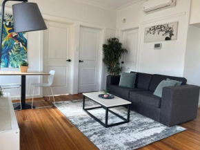 Elwood Gem- 3 Bedroom Apartment